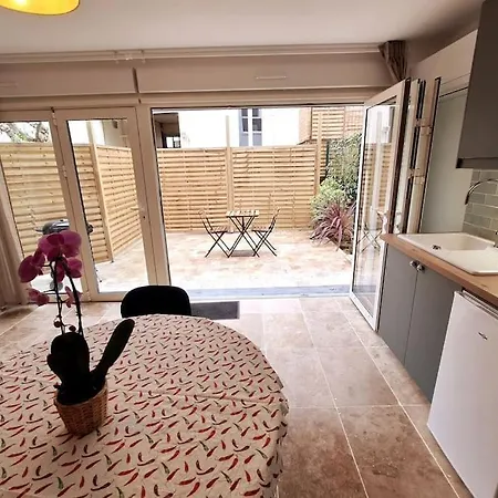 Apartment Lilas Avec Terrasse Au Calme Montreuil (Seine-Saint-Denis)